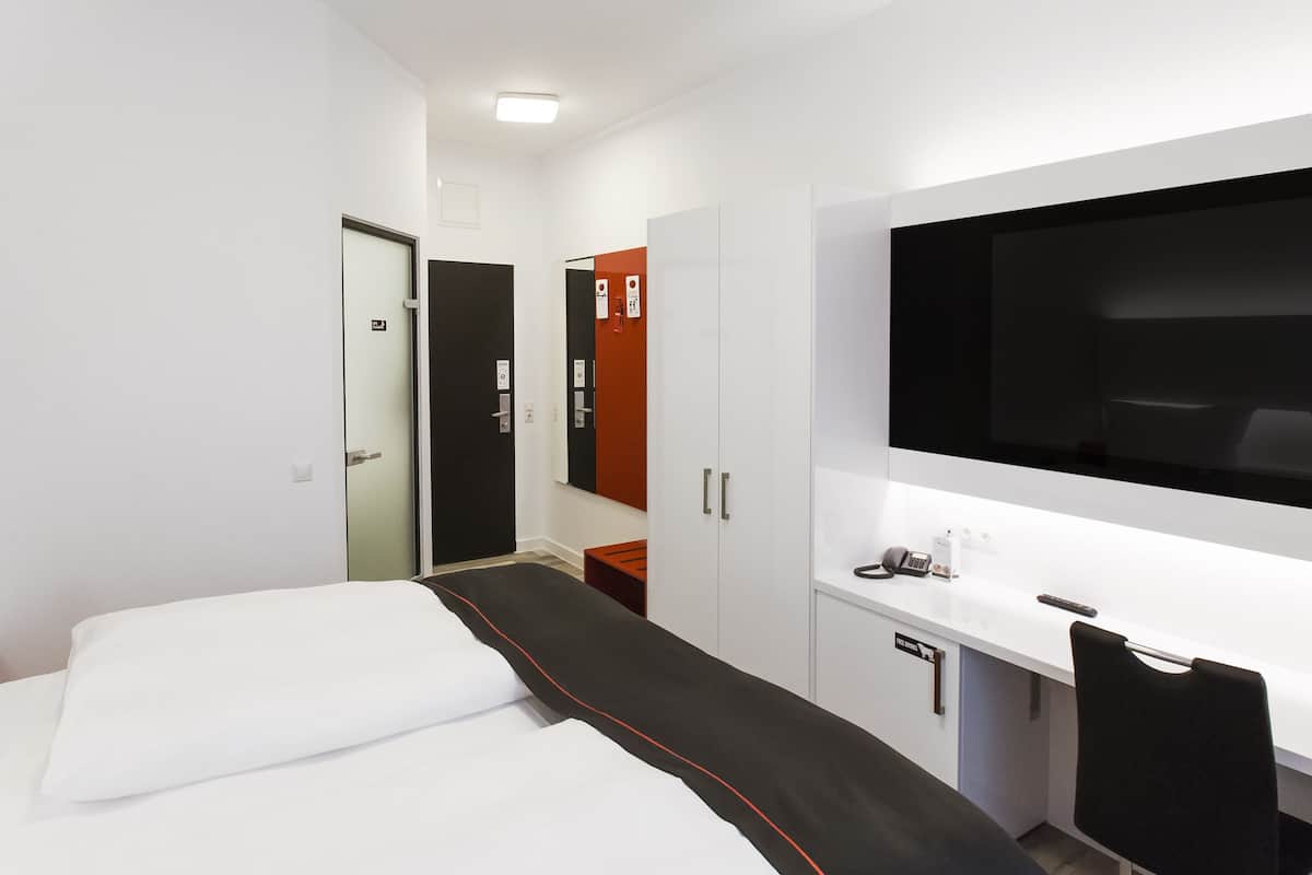 standard double room | free minibar items, in-room safe, desk, soundproofing
