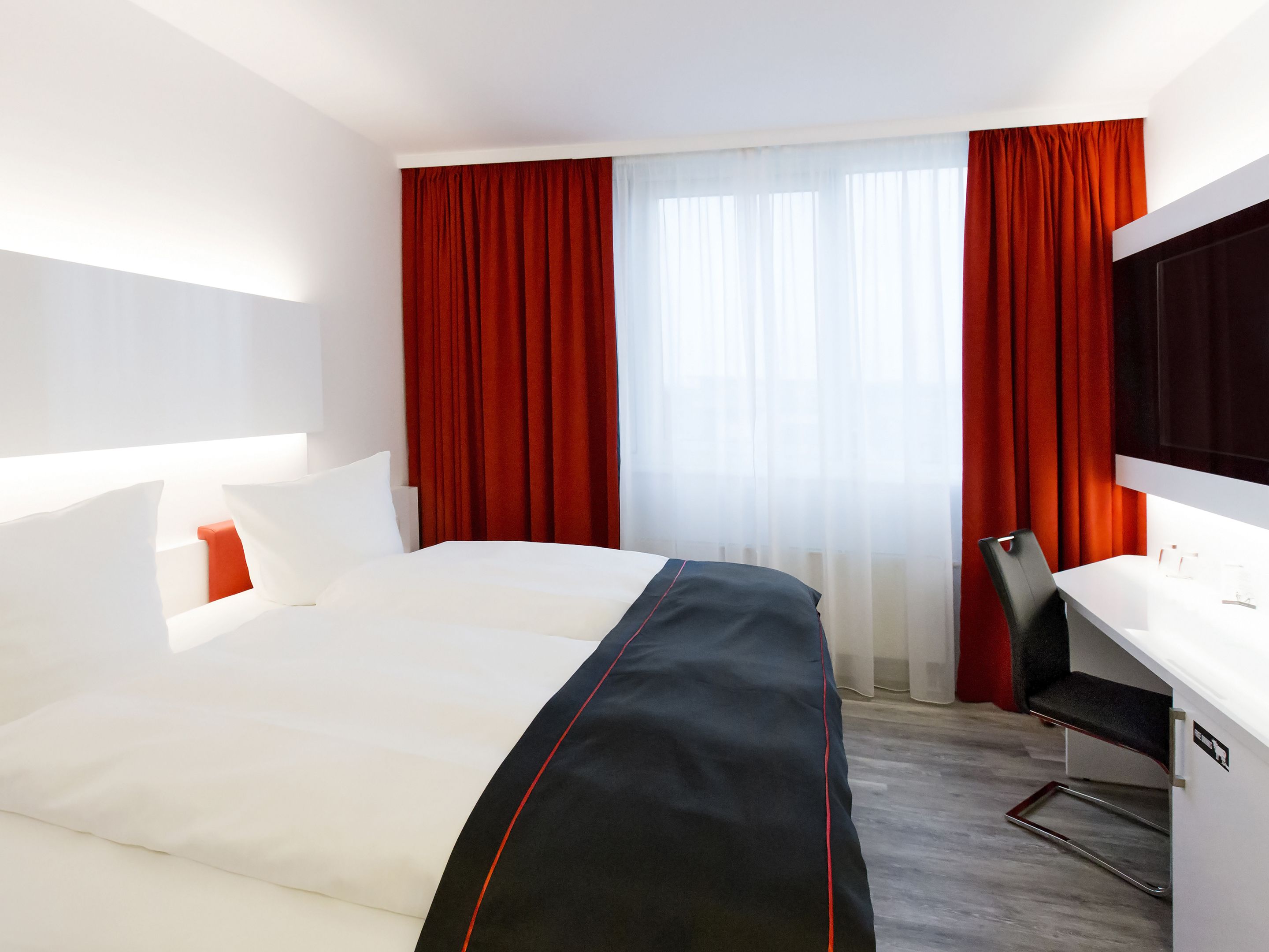 standard double room | free minibar items, in-room safe, desk, soundproofing