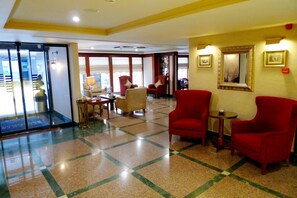 Interior entrance - Titanic Comfort Sisli (Istanbul)