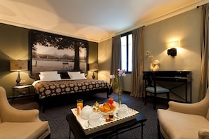 Junior Suite | In-room safe, desk, soundproofing, iron/ironing board