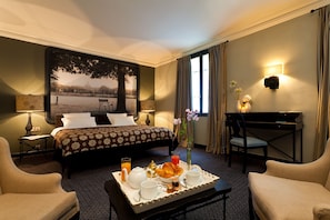 Junior Suite | In-room safe, desk, soundproofing, free WiFi