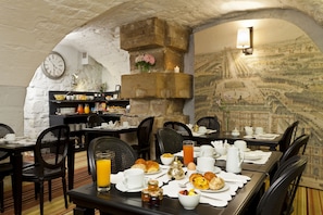 Daily buffet breakfast (EUR 15 per person)