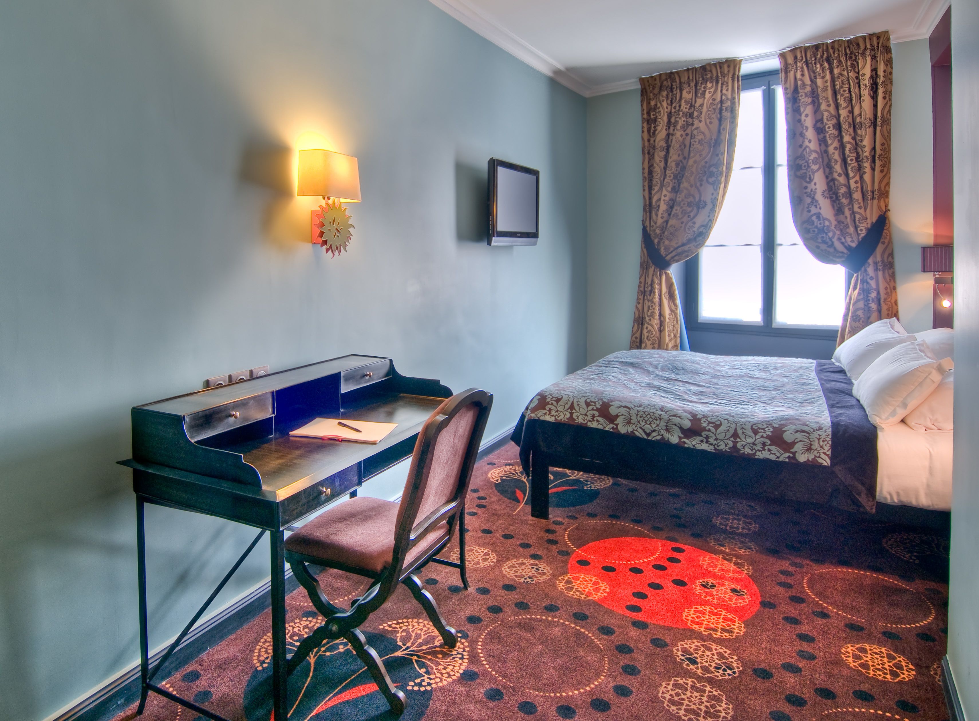 in-room safe, desk, soundproofing, iron/ironing board