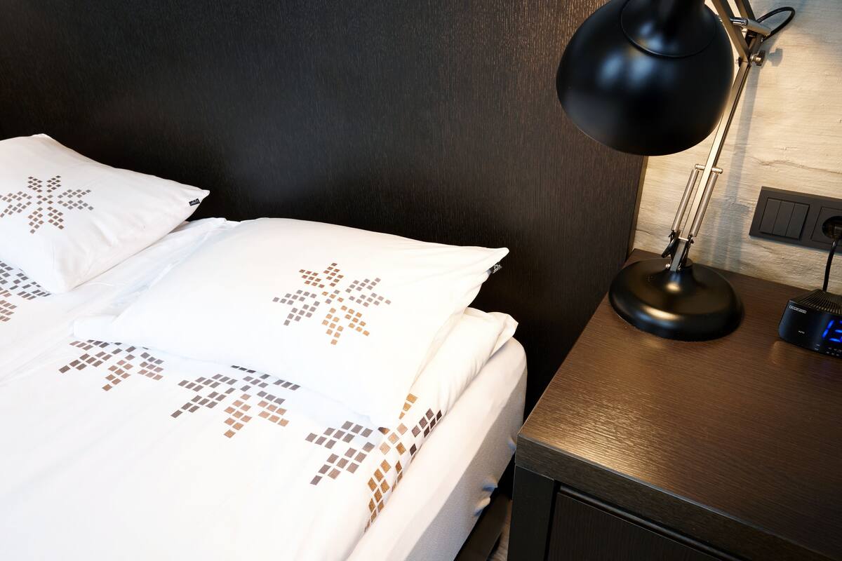 design room | 1 bedroom, hypo-allergenic bedding, in-room safe, desk