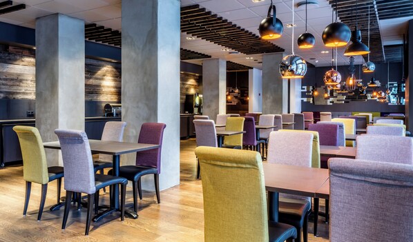 Daily continental breakfast (ISK 3500 per person)