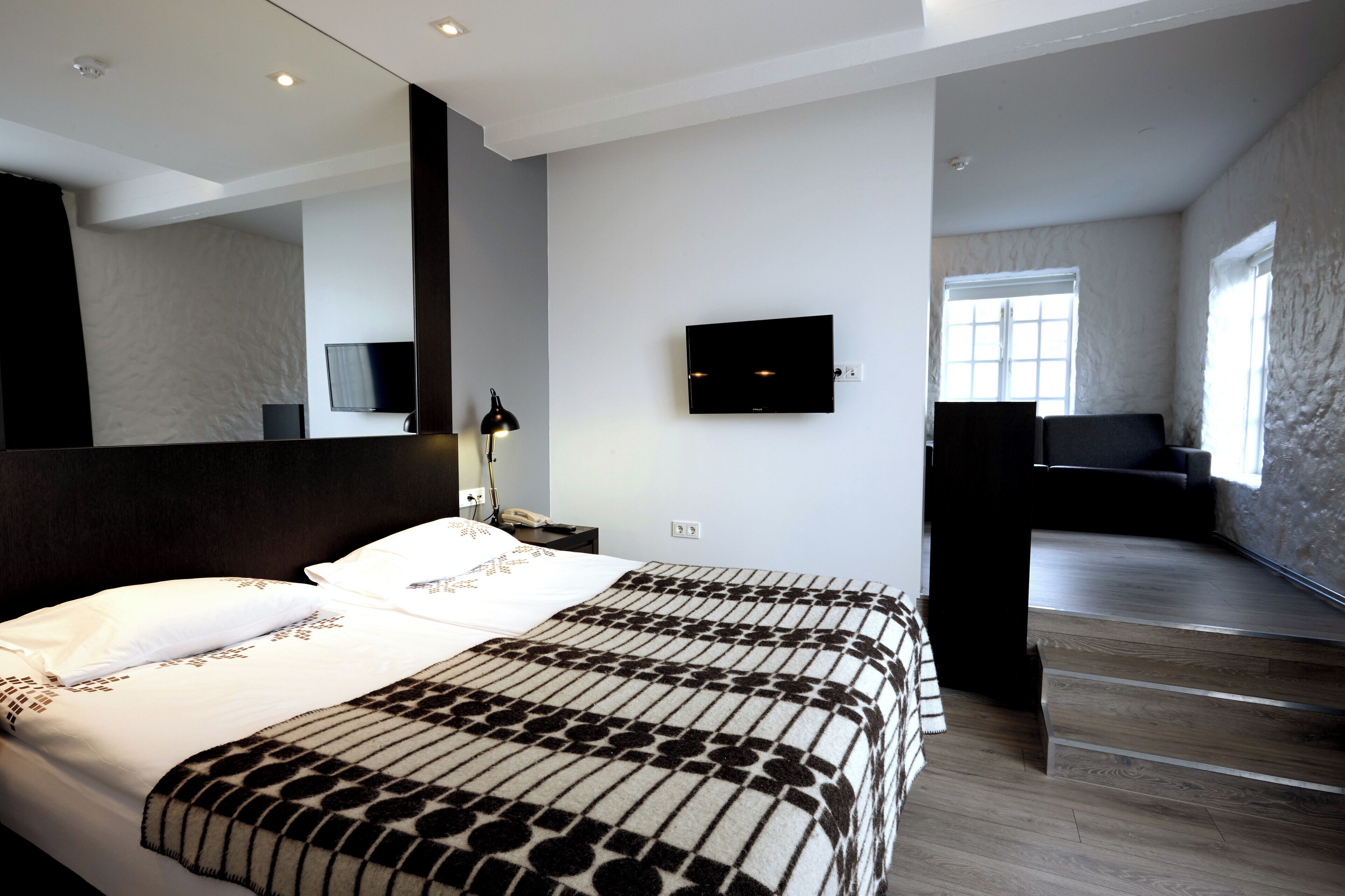 design room | 1 bedroom, hypo-allergenic bedding, in-room safe, desk