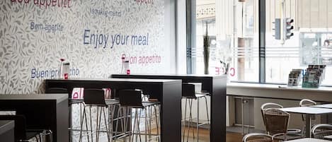 Desayuno buffet todos los días (con cargo)