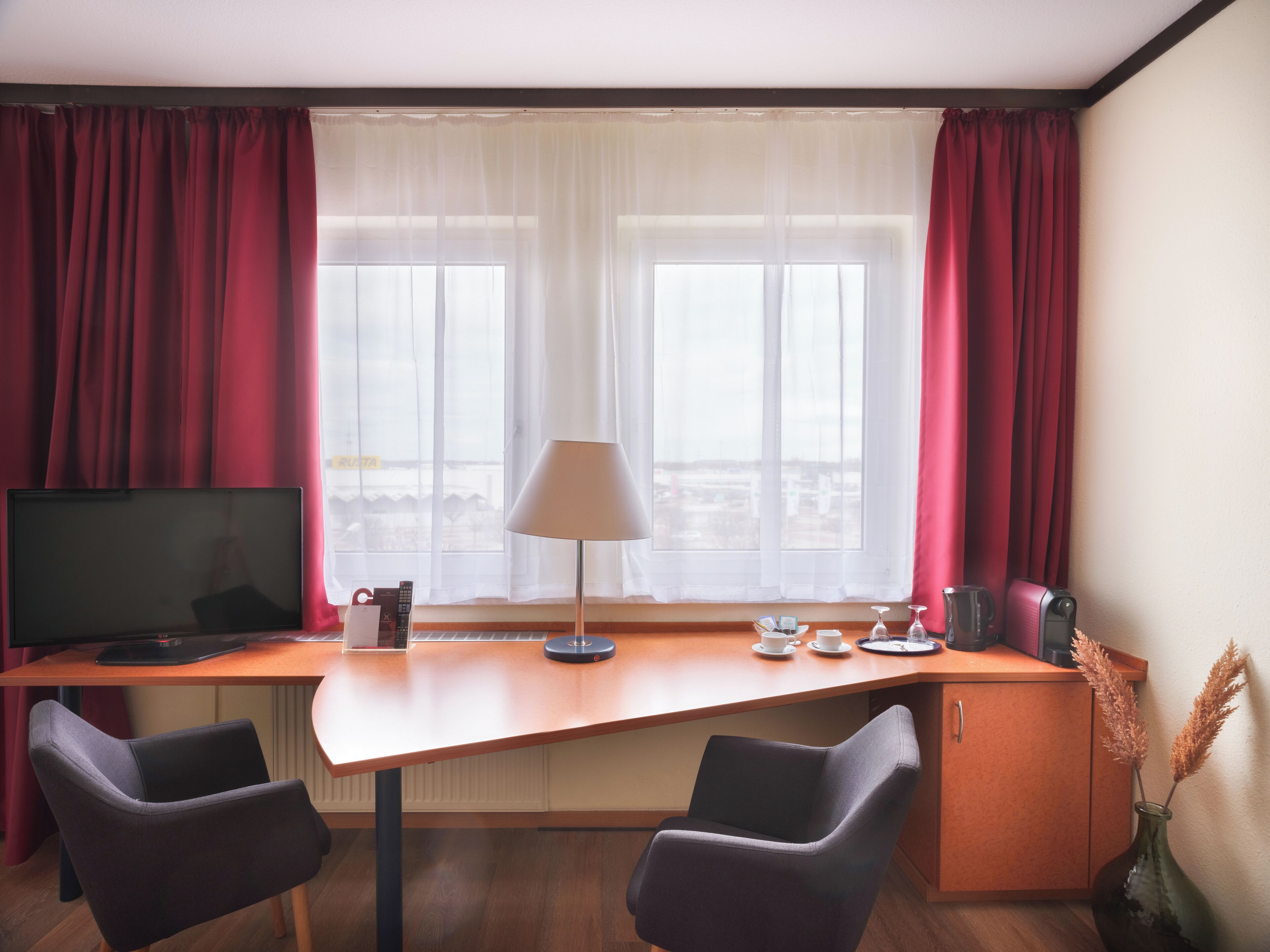 書桌、筆電工作空間、遮光布/窗簾、搖籃/嬰兒床