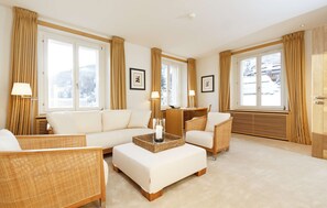 Ropa de cama de alta calidad, edredón y minibar 