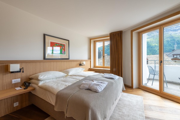 Deluxe Suite | Premium bedding, down comforters, minibar, in-room safe