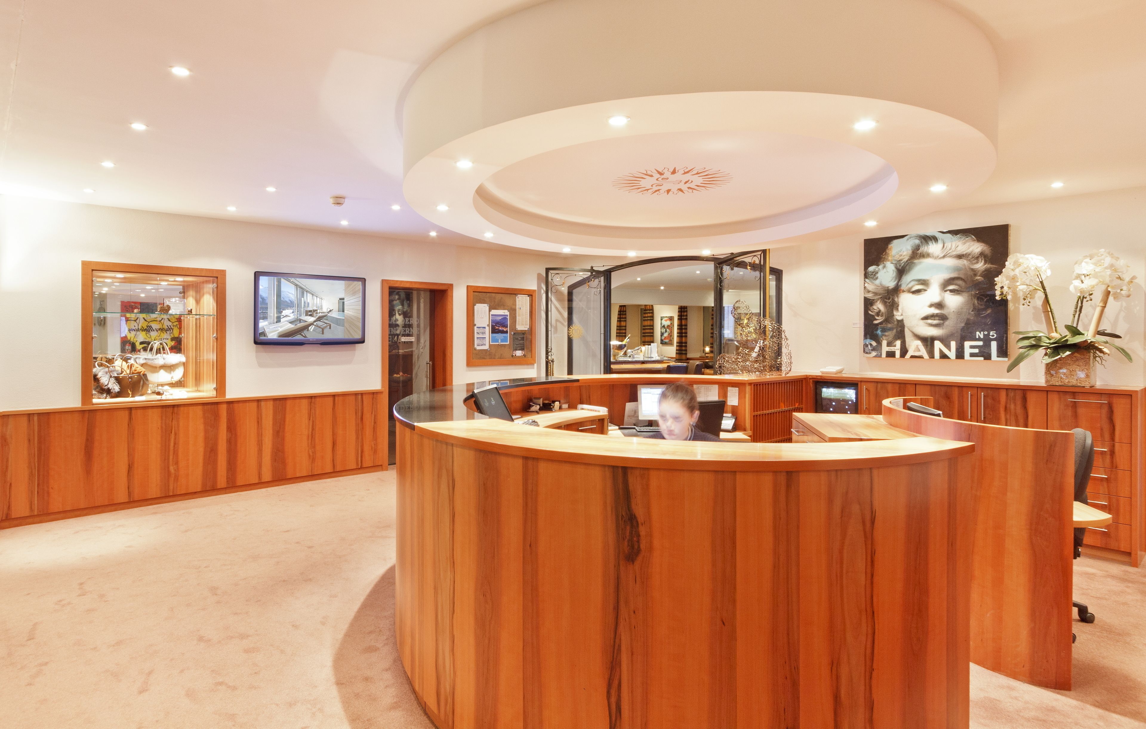 sauna, body treatments, aromatherapy, swedish massages, sports massages