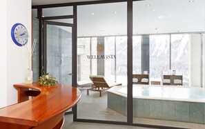 Een sauna, lichaamsbehandelingen, aromatherapie, Zweedse massages