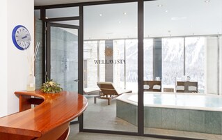 Un sauna, tratamientos corporales, aromaterapia, masajes suecos