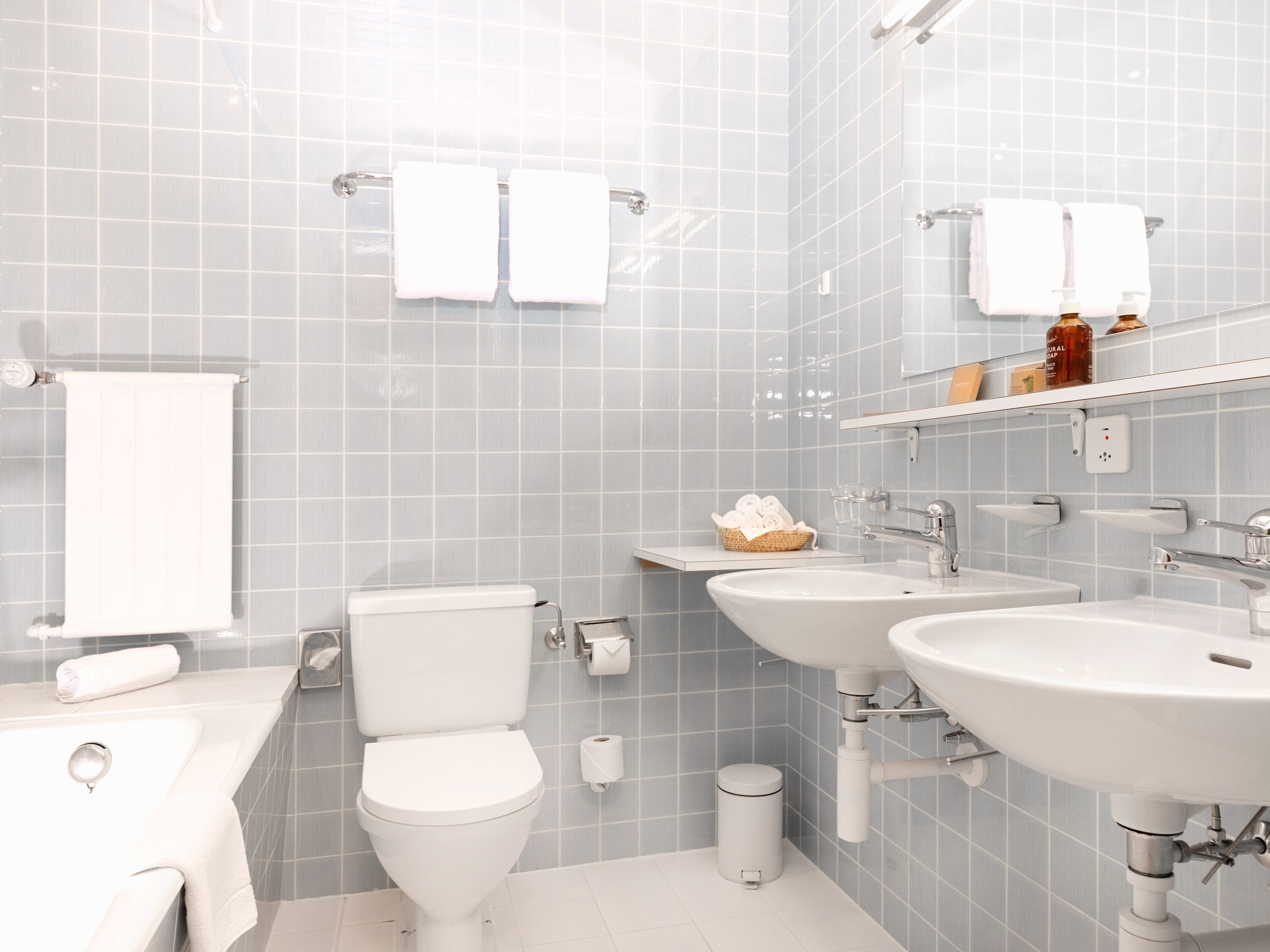 apartment, 4 bedrooms, balcony, mountain view (jungfrau) | bathroom | combined shower/bathtub, deep-soaking bathtub, hair dryer, bathrobes