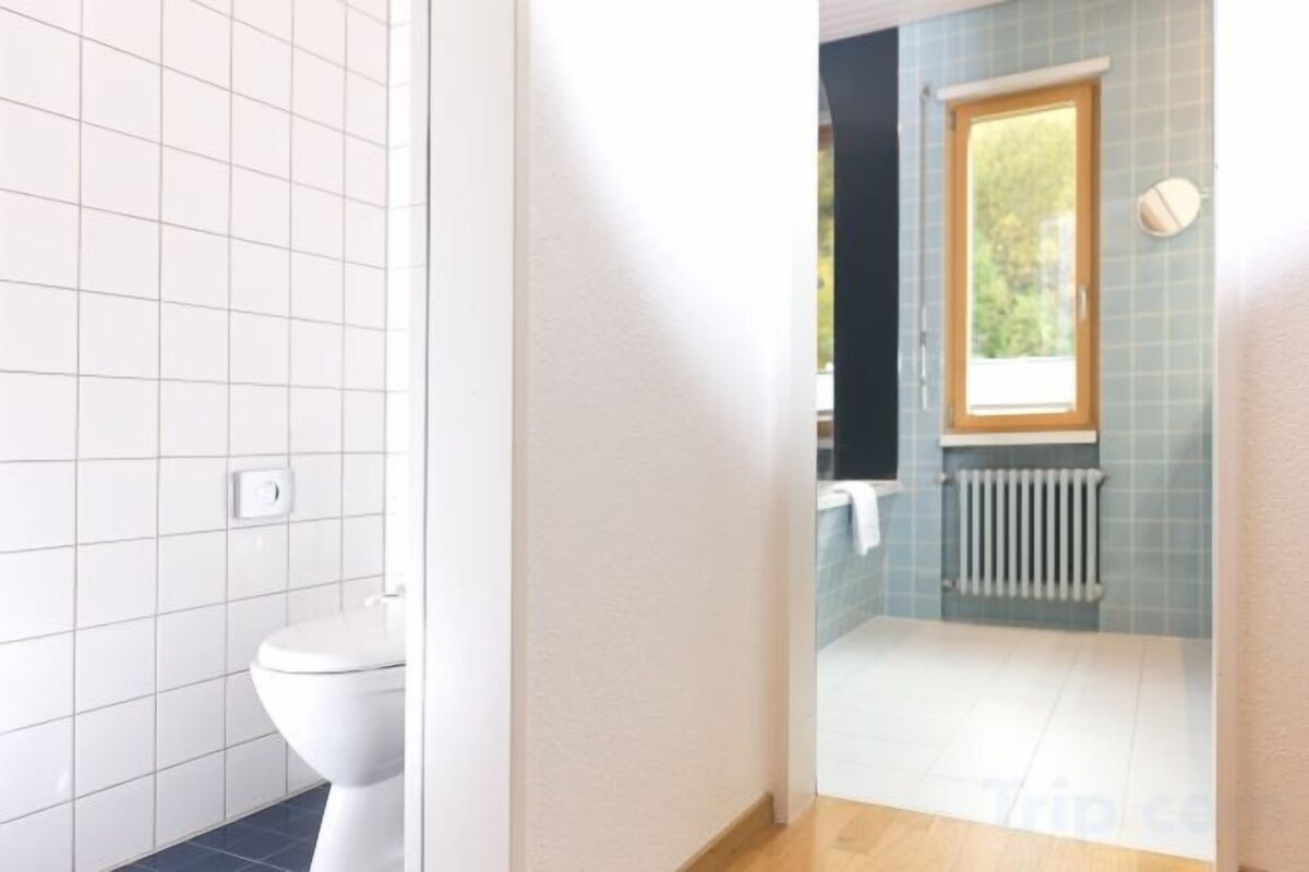Baño | Ducha y bañera combinadas, bañera profunda, secador de pelo y albornoces