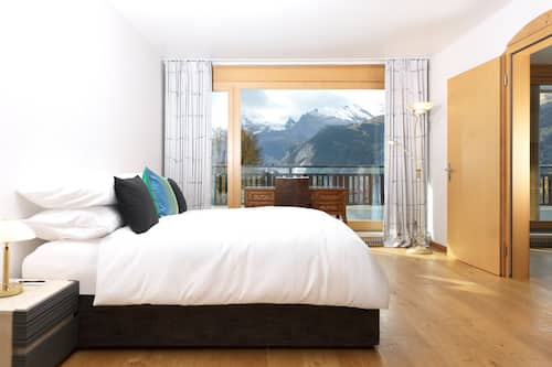 Minibar, coffres-forts dans les chambres, décoration personnalisée