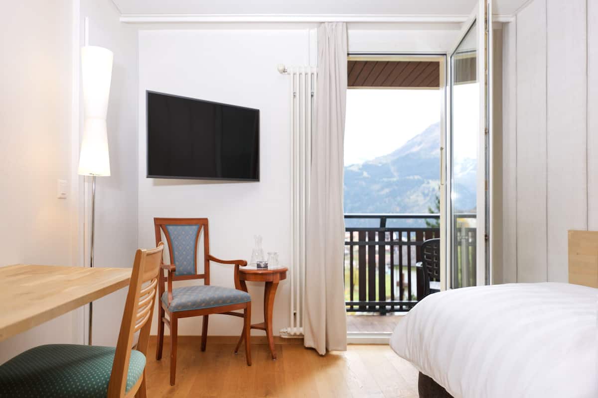 single room, balcony, mountain view (jungfrau) | 1 bedroom, minibar, in-room safe, individually decorated