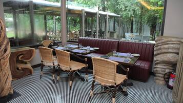 Breakfast, lunch and dinner served