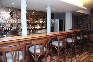 Bar (on property) - Hotel Diplomat (New Delhi)