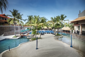 2 Außenpools, Cabañas (gegen Gebühr), Sonnenschirme