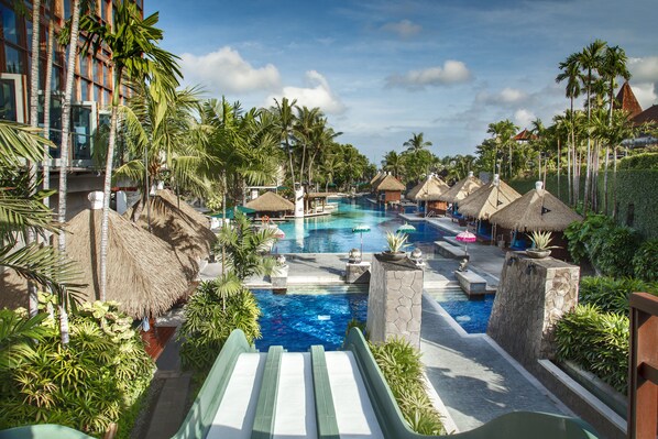 2 piscines extérieures, cabanas (supplément), parasols