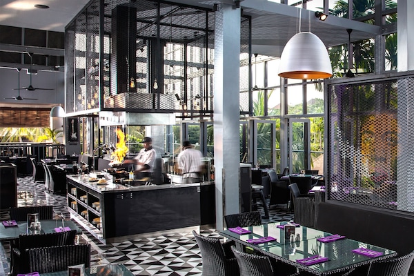 4 restaurants, lunch, dinner served; Italian cuisine