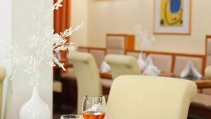 يتم تقديم العشاء 