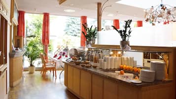 Daily buffet breakfast for a fee