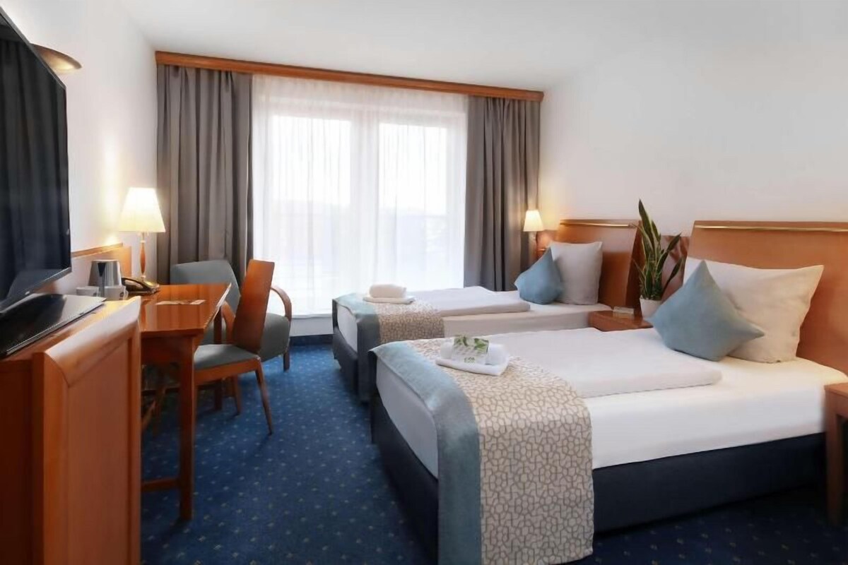 Hypo-allergenic bedding, in-room safe, blackout curtains, soundproofing