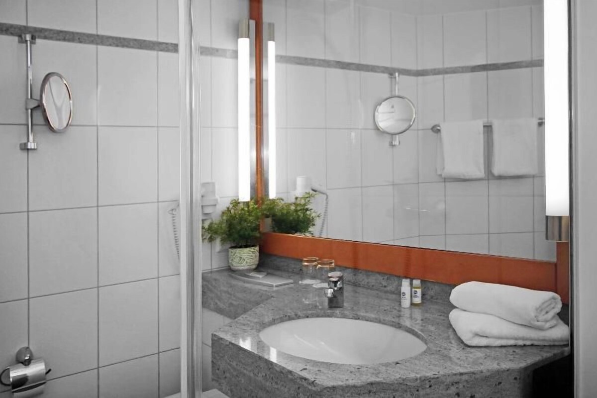 Bathroom | Deep-soaking bathtub, free toiletries, hair dryer, towels