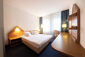 Standard Double Room | Desk, free cots/infant beds, free WiFi, bed sheets
