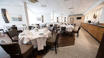 Desayuno buffet diario (EUR 16.90 por persona)