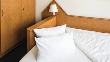 Schreibtisch, kostenlose Babybetten, kostenloses WLAN, Bettwäsche