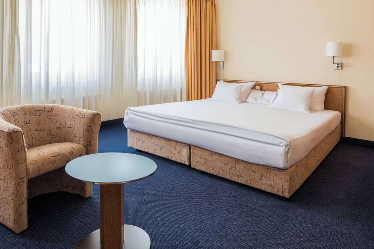 Standard Room | Meja, katil bayi/kot (percuma), Wi-fi percuma, cadar katil 