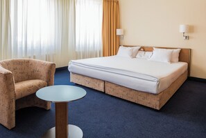 Quarto standard | Escrivaninha, berços grátis, Wi-Fi de cortesia, roupa de cama