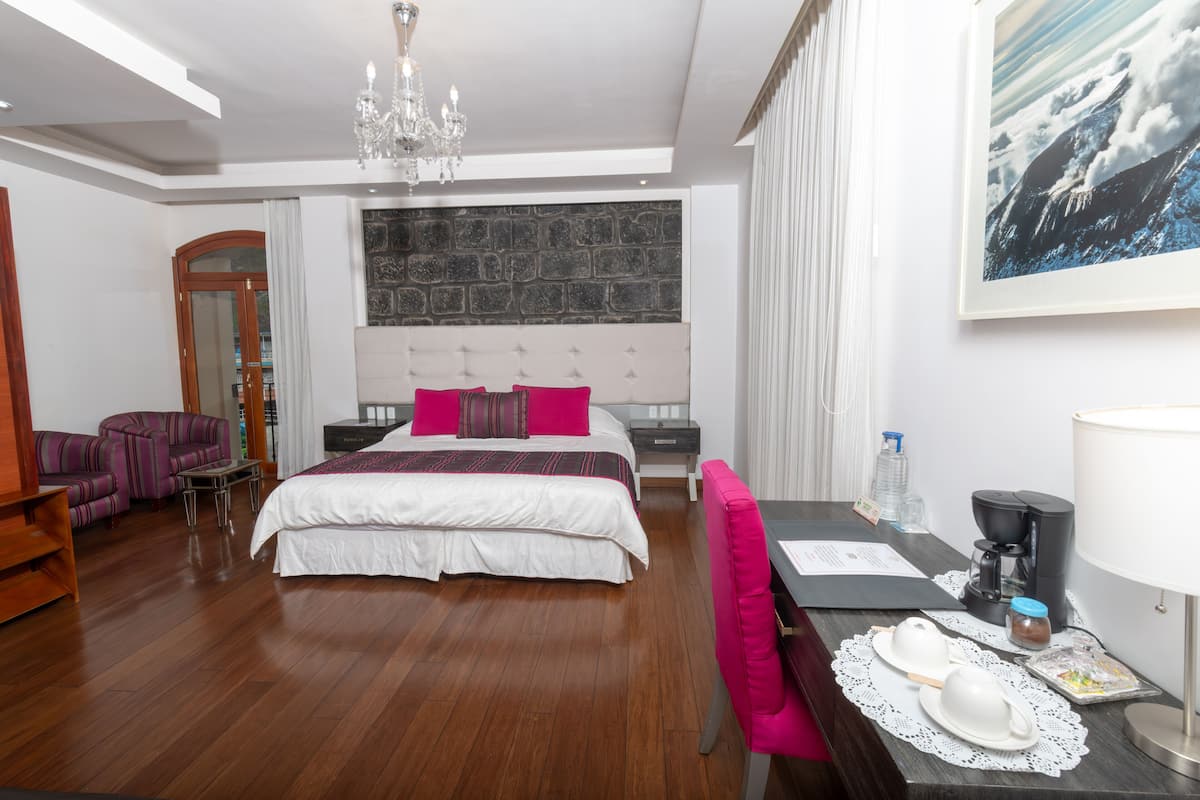 Plaza Sangay Suite | Escritorio, wifi gratis, ropa de cama