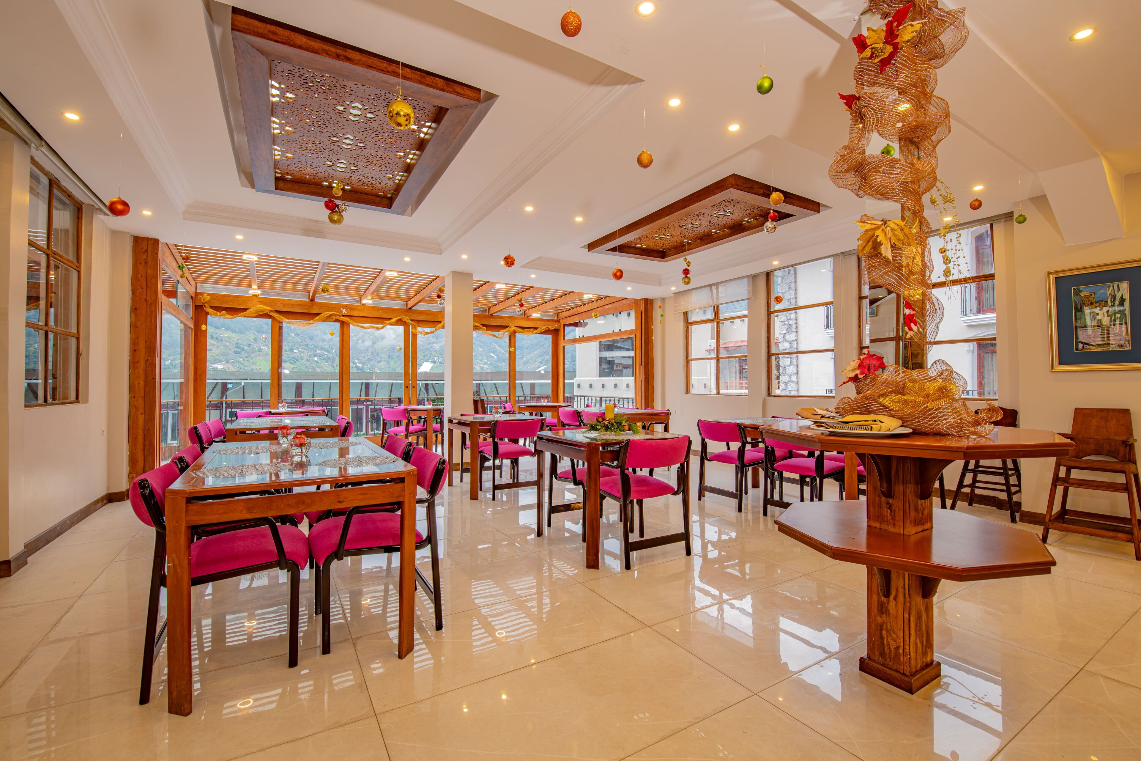 breakfast, lunch and dinner served