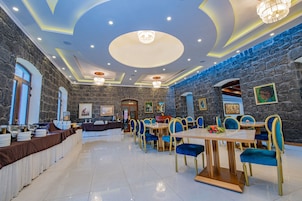 Breakfast, lunch and dinner served