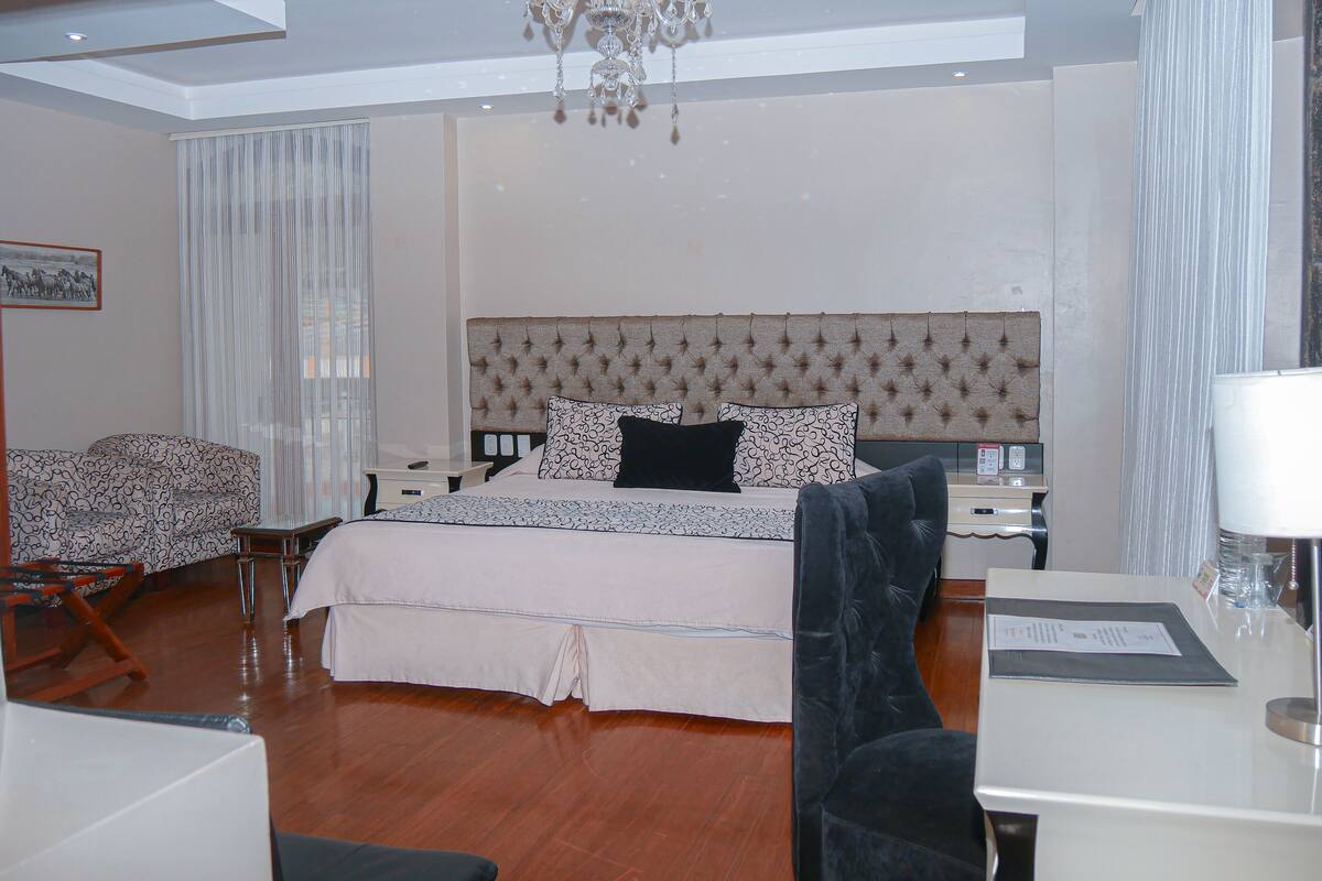 plaza sangay suite | 1 bedroom, desk, free wifi, bed sheets