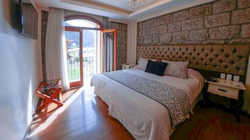 Plaza Sangay Matrimonial | 1 habitación, escritorio, wifi gratis y ropa de cama