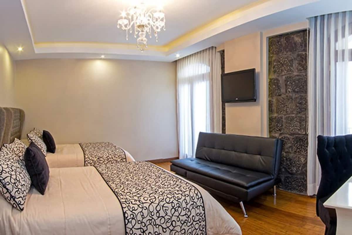 plaza sangay doble | 1 bedroom, desk, free wifi, bed sheets