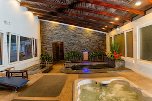 Couples treatment rooms, sauna, hot tub, Turkish bath, body treatments