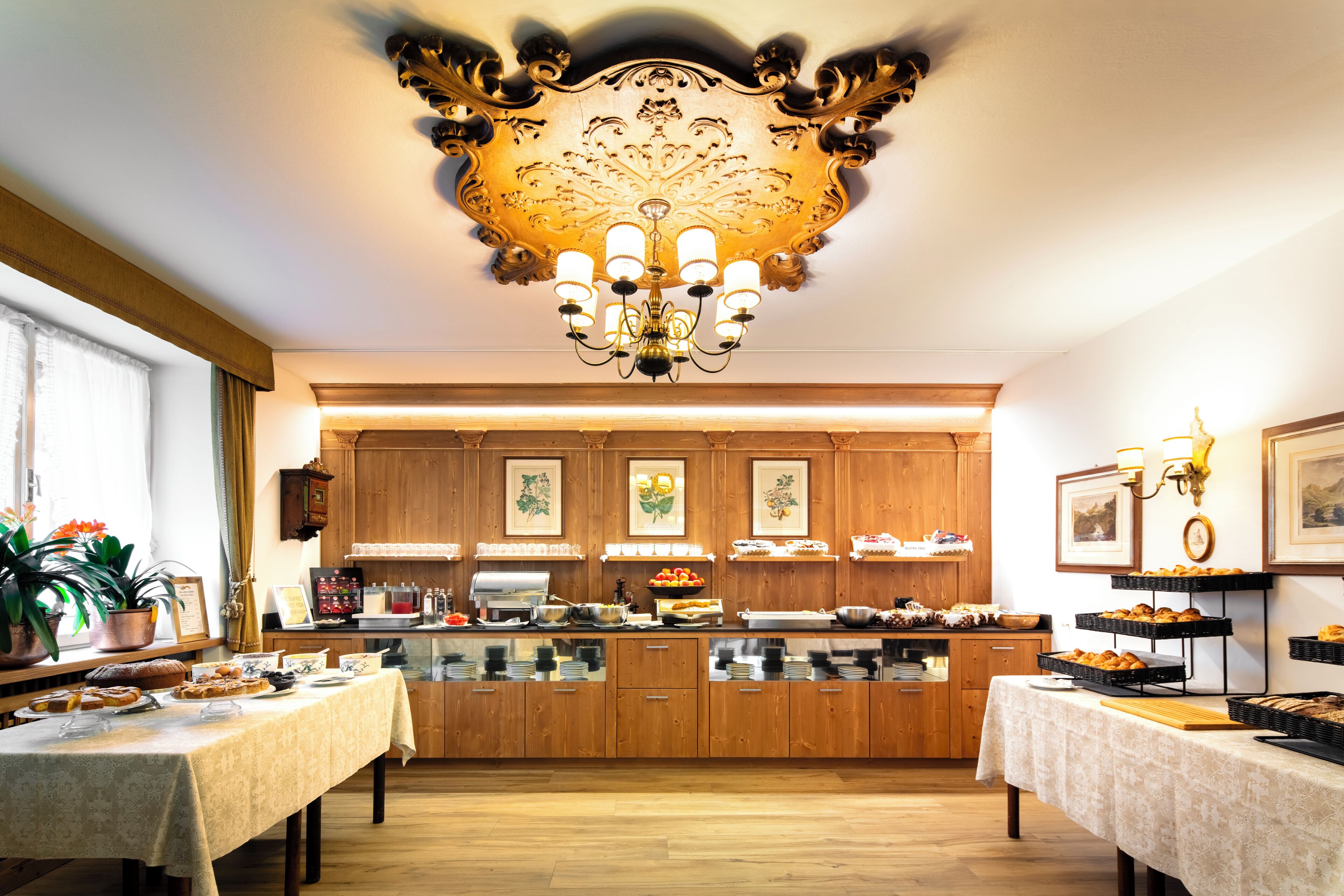 Free daily continental breakfast