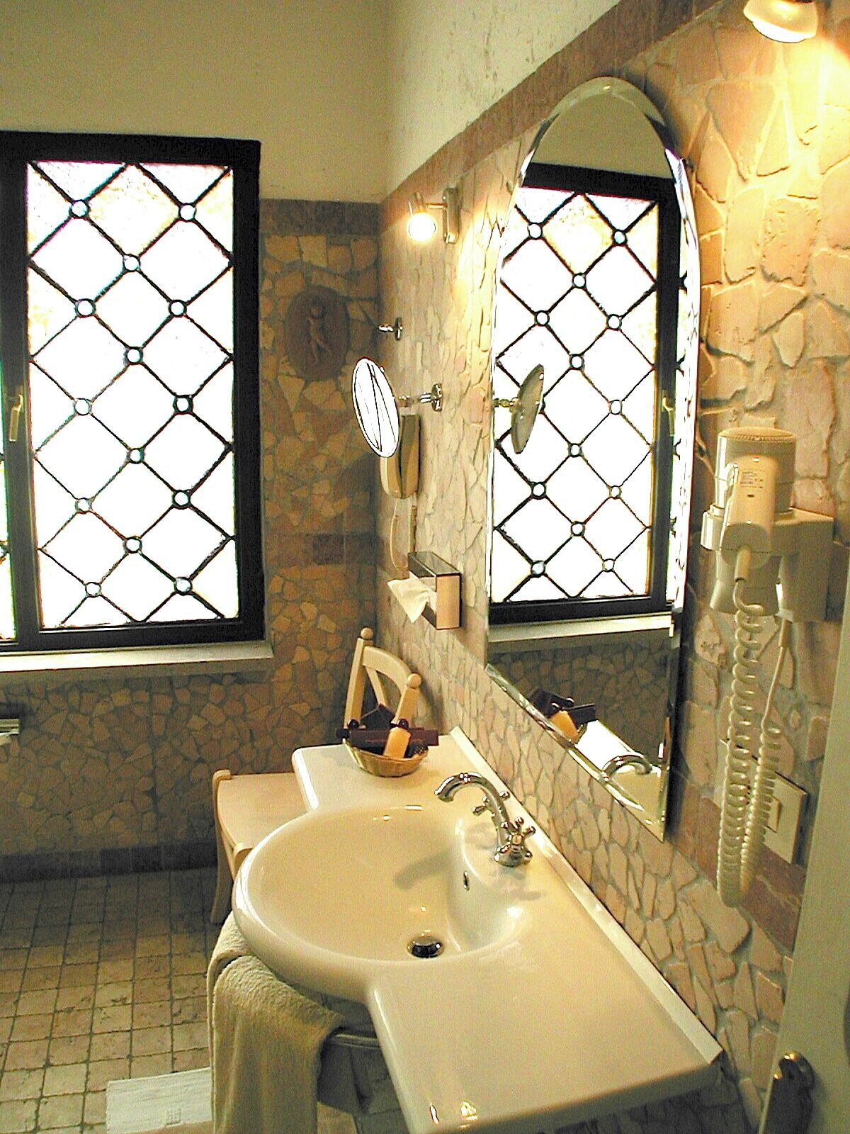 classic triple room | bathroom | free toiletries, hair dryer, slippers, bidet