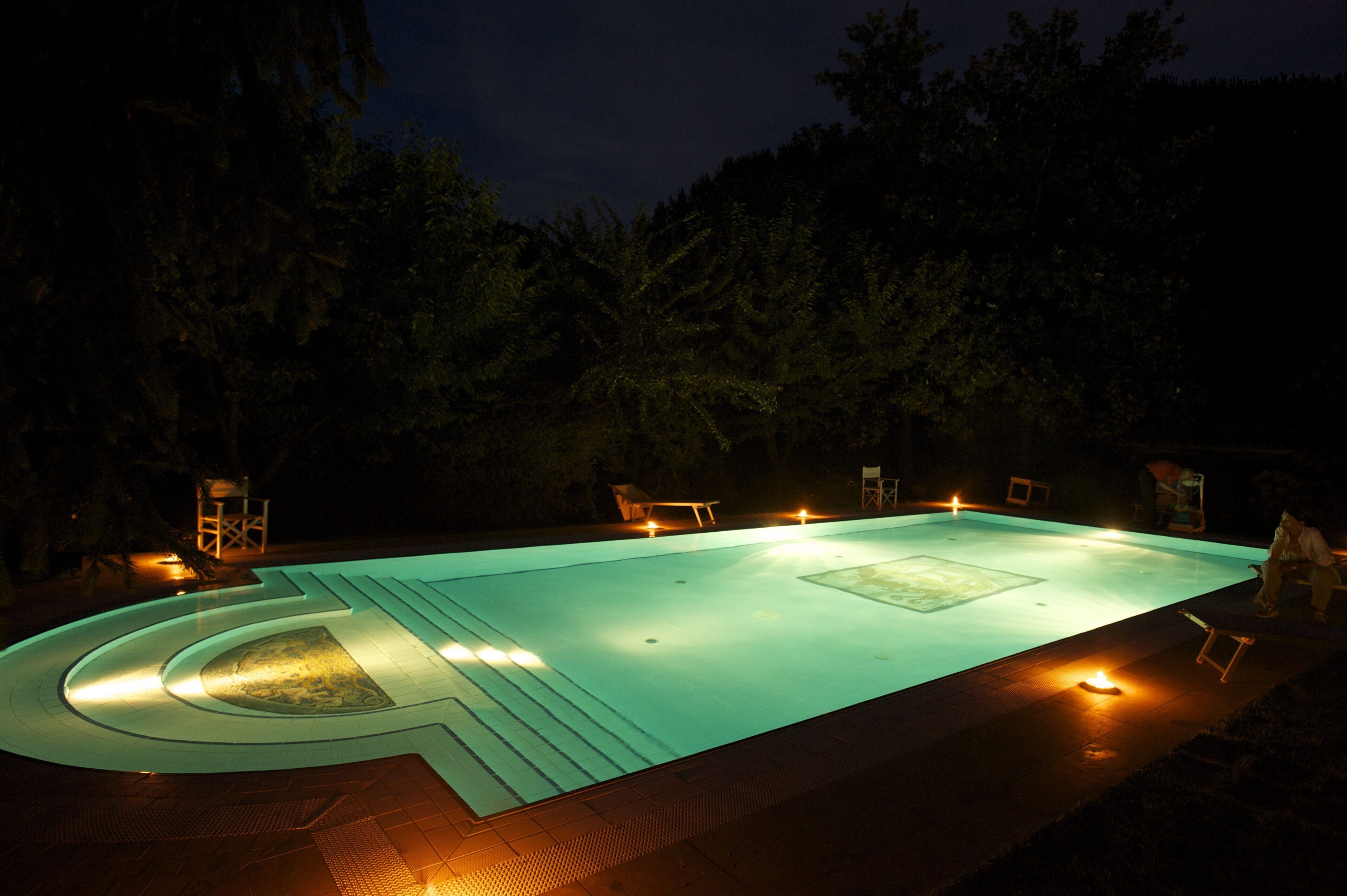 seasonal outdoor pool, pool loungers