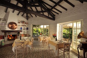 Breakfast, lunch, brunch served; Italian cuisine, al fresco dining 
