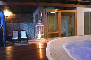 Sauna, Whirlpool, Dampfbad, Türkisches Bad/Hamam, Thai-Massagen