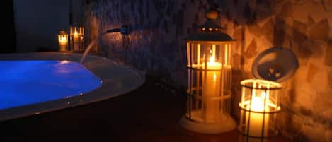 Sauna, hot tub, steam room, Turkish bath/hammam, Thai massages