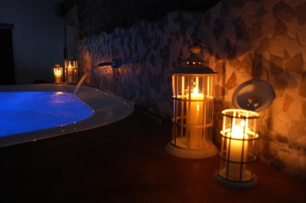 Sauna, hot tub, steam room, Turkish bath/hammam, Thai massages