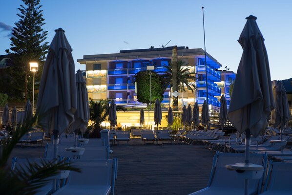 Sun deck